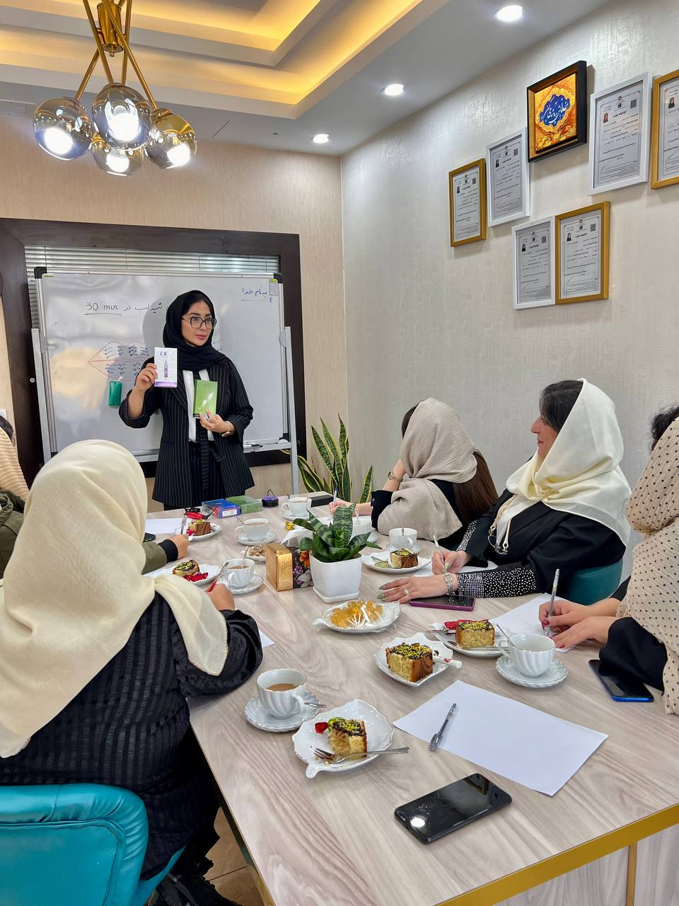 اکادمی ارایش دائم فرشته کریمی